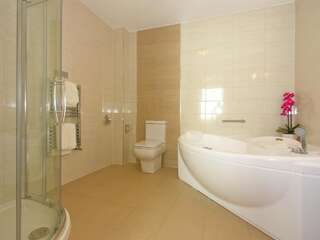 Отель Menlo Park Hotel Голуэй Улучшенный номер с кроватью размера «king-size»-5