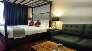 Отель Menlo Park Hotel Голуэй Улучшенный номер с кроватью размера «king-size»-1