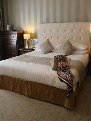 Отель Menlo Park Hotel Голуэй Улучшенный номер с кроватью размера «king-size»-7